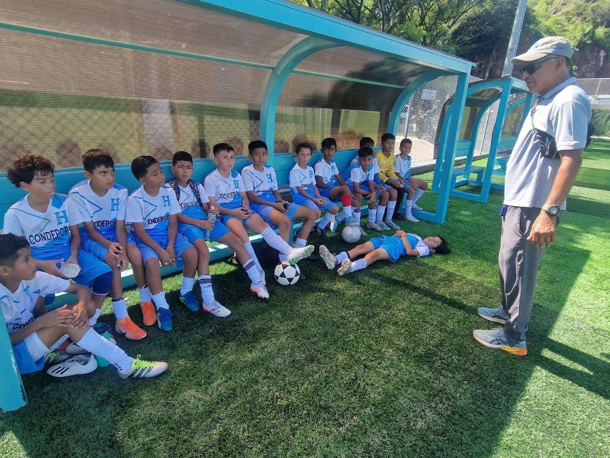 Locura en la colonia San José de la Vega: Fiesta deportiva tras inauguración del complejo de tres canchas sintéticas
