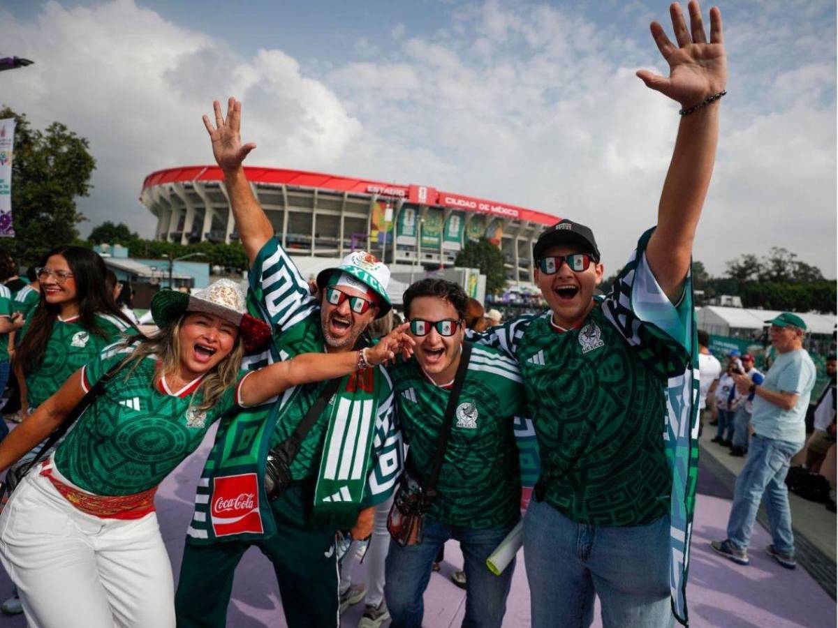 ¡El Azteca es una locura! Así se vive la fiesta previo a la inauguración del Mundial