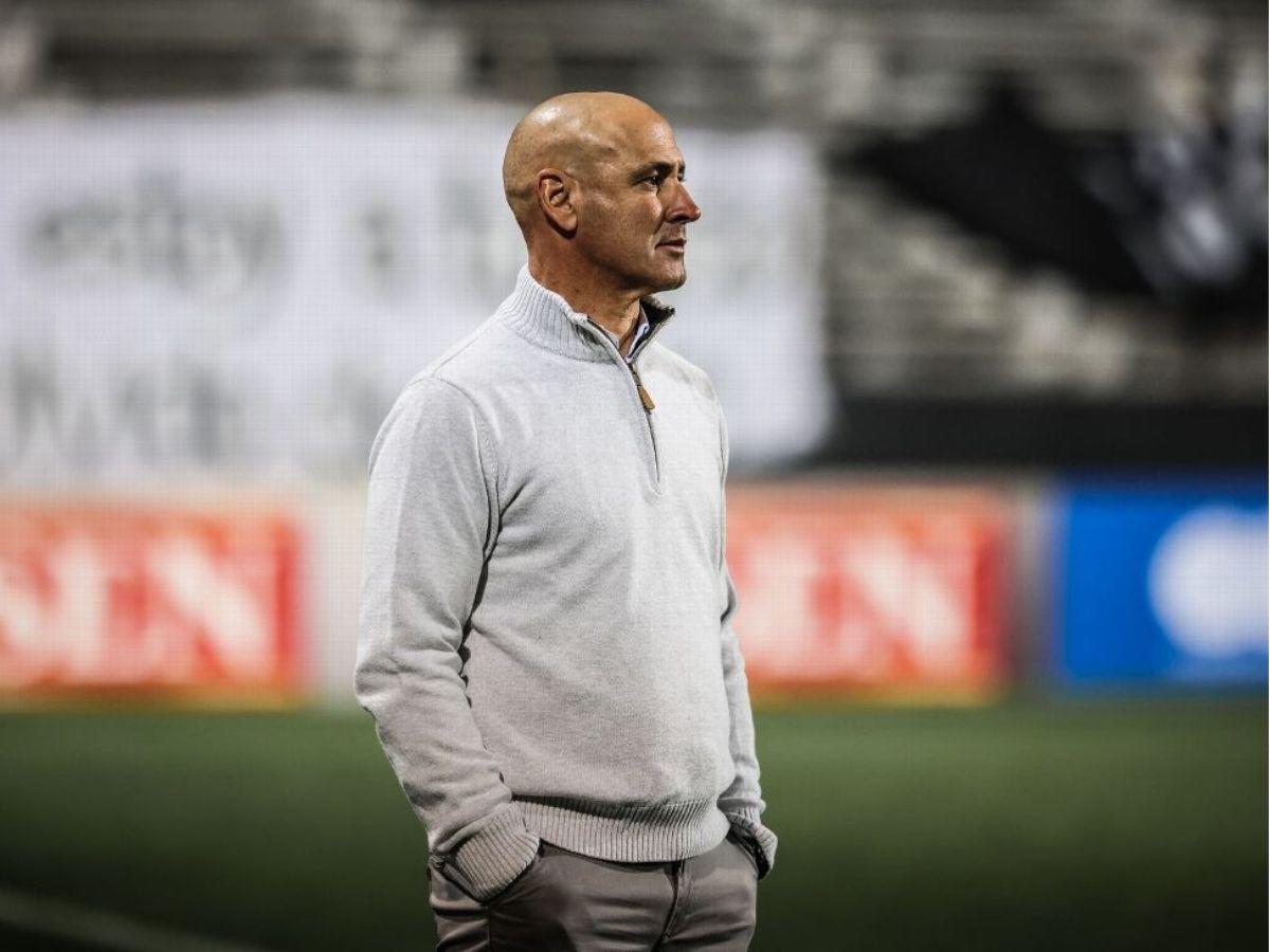 ¡Dos veces campeón en Uruguay! ¿Quién es Eduardo Espinel, el nuevo director técnico del Olimpia?