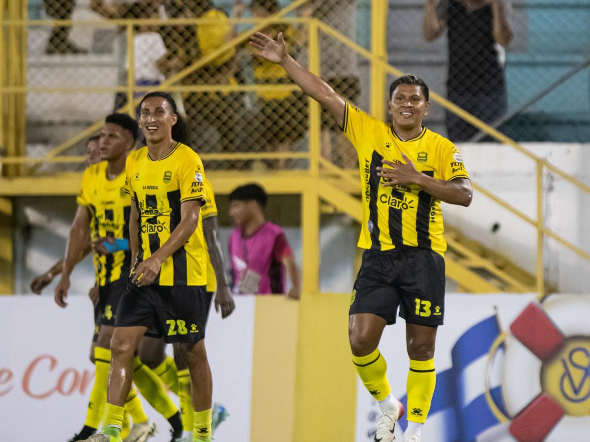 Real España comienza el Apertura 2025 arreciando: Humilló en el Morazán al Olancho FC de Tilguath