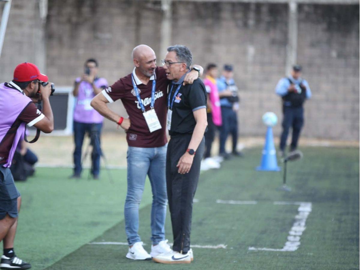 ¿Quién es el chele que debutó con Olimpia? Notición en el león antes de visitar al América y las dos nenas de azul que enamoraron