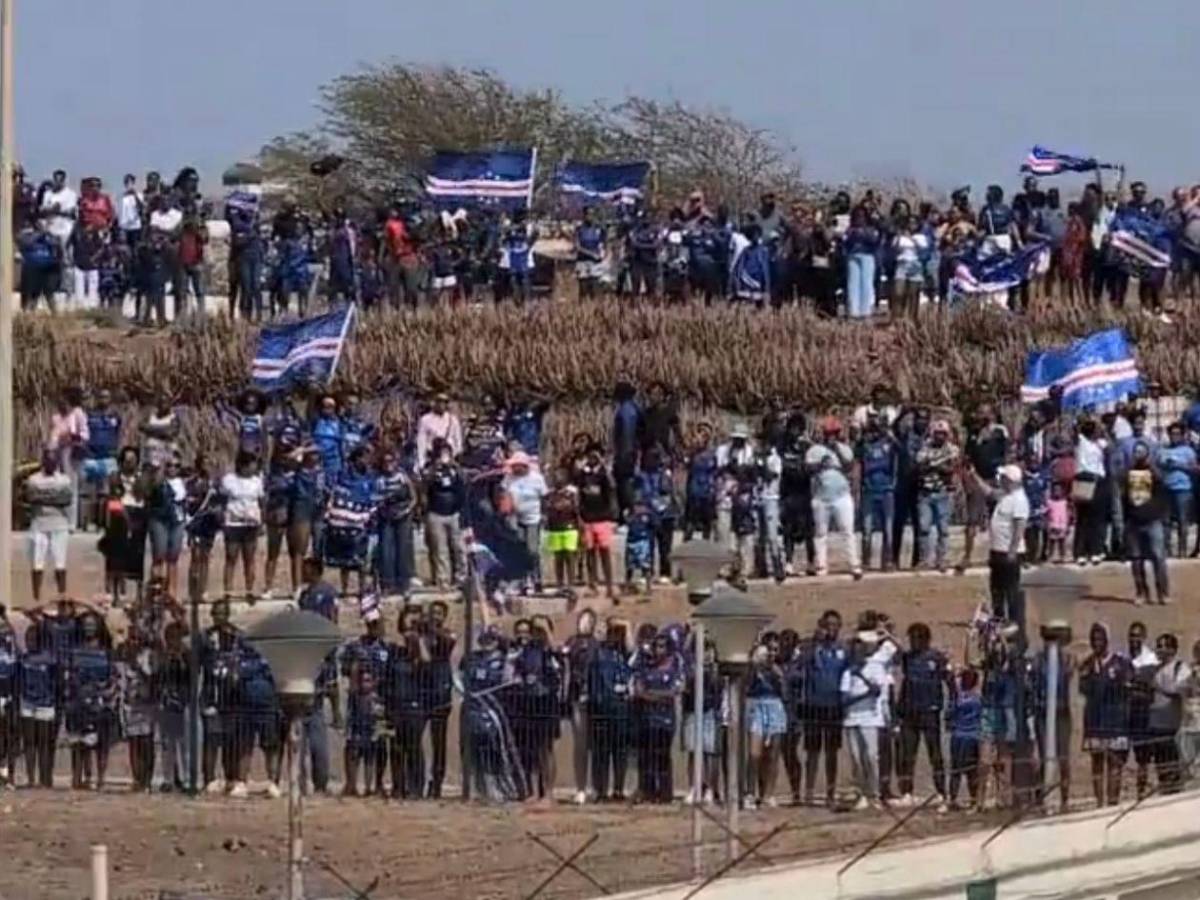 Vozinha aprovechó de su fama: así recibieron a Cabo Verde tras el histórico mundial
