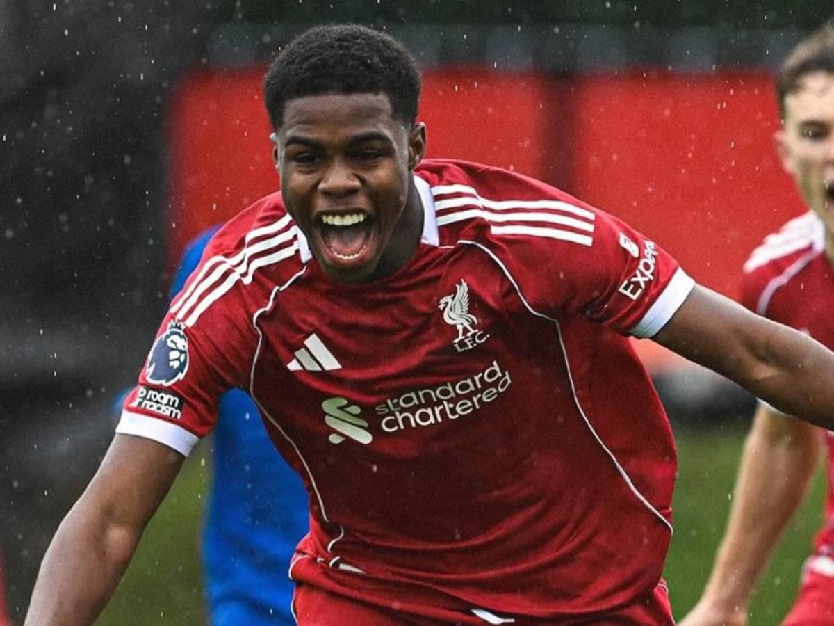 ¿Quién es la desconocida novia de Keyrol Figueroa, el hondureño que estuvo convocado por el primer equipo del Liverpool?