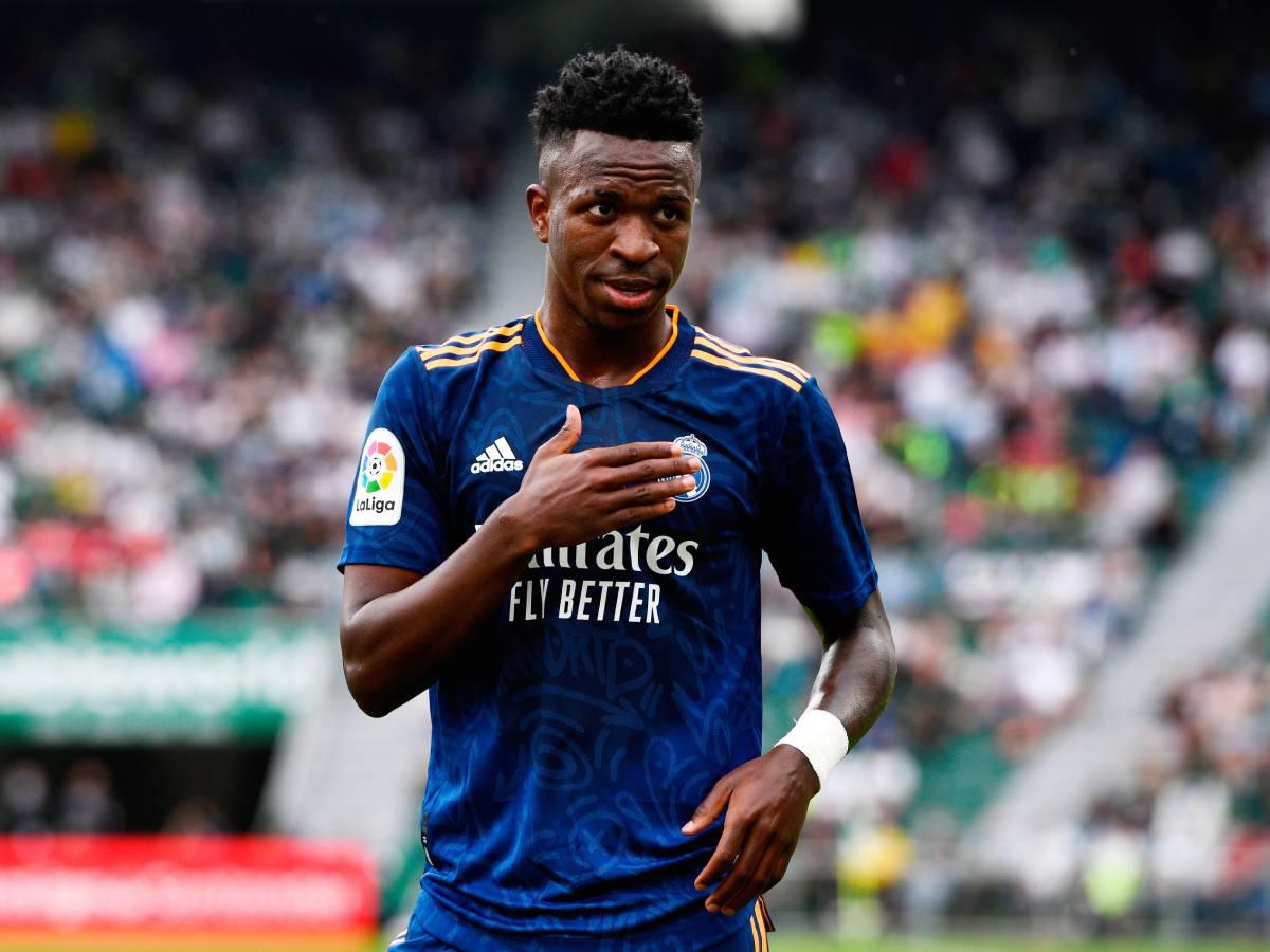 Gigante de la Premier League le ofrece un contrato galáctico a Vinicius para sacarlo del Real Madrid: la postura del club