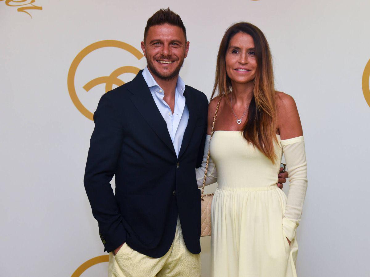 Figura del fútbol en problemas por mensajes íntimos con una modelo: su esposa le habría pedido el divorcio