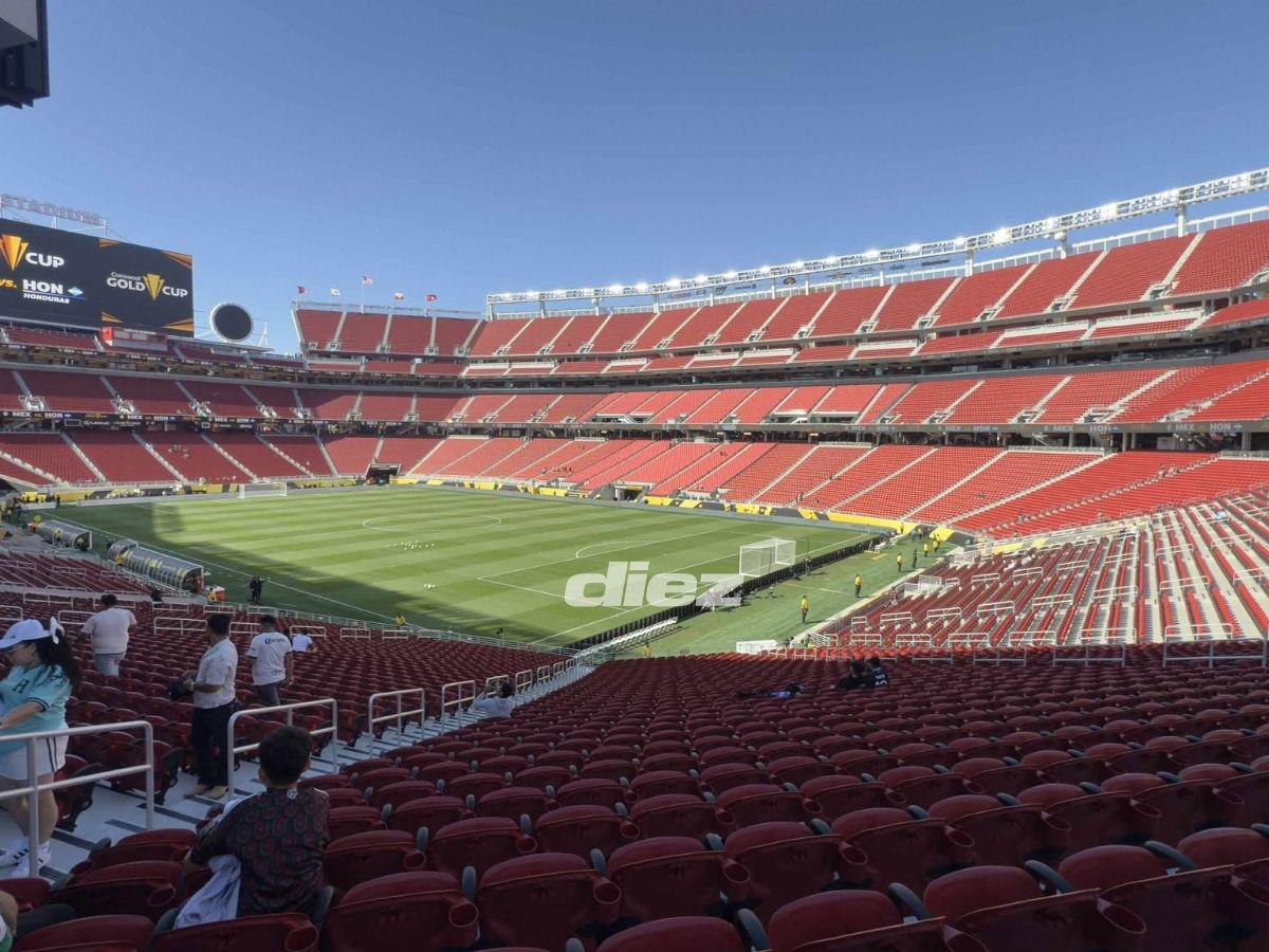 Superman hondureño sorprende, curiosa pancarta dedicada a Honduras, la guapa mexicana y, ¡no hay boletos!