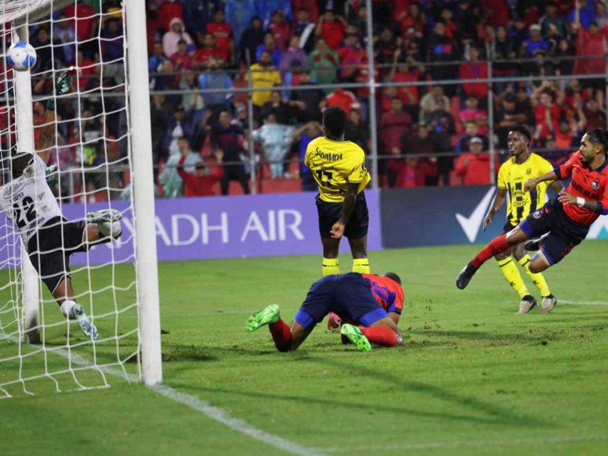 El polémico gesto por el que piden castigo a Jeaustin Campos, bronca de Real España en Guatemala y la decepción