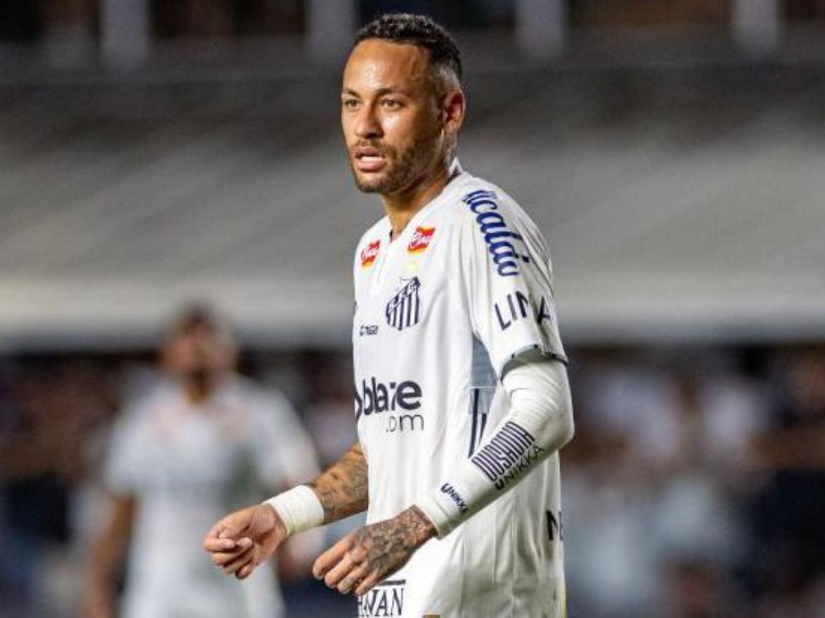 Neymar firmará millonario contrato y su padre revela: Recibimos ofertas de otros clubes, pero las rechazamos