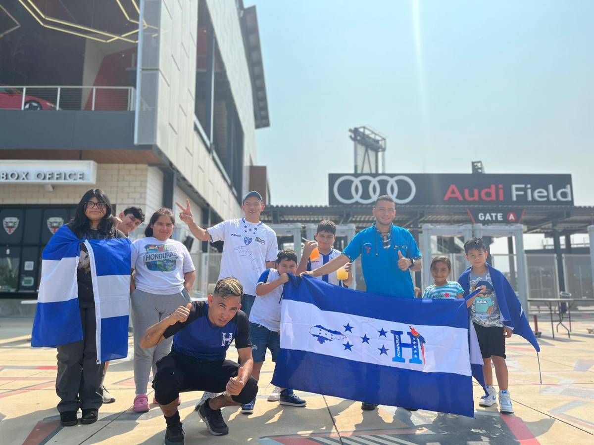 ¡Fiesta catracha! Bonito ambiente en el Audi Field en Washington para el Honduras vs Venezuela