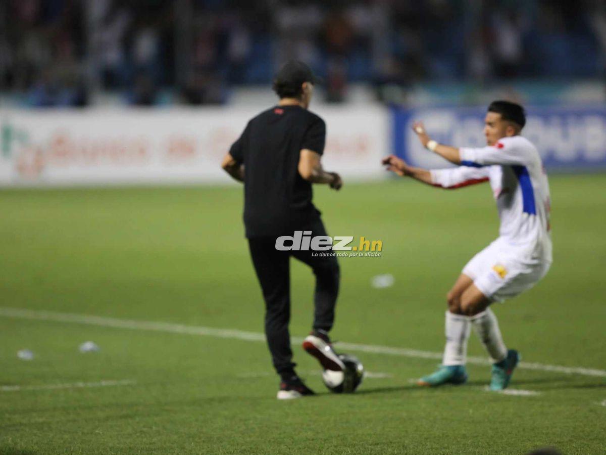 El llanto de futbolista del Real España, Michaell Chirinos se bajó a Troglio y el hincha que se golpeó en pleno clásico