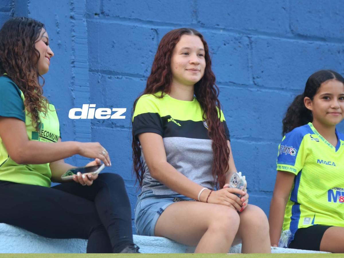 Lindas aficionadas olanchanas a la expectativas de ver el juego.