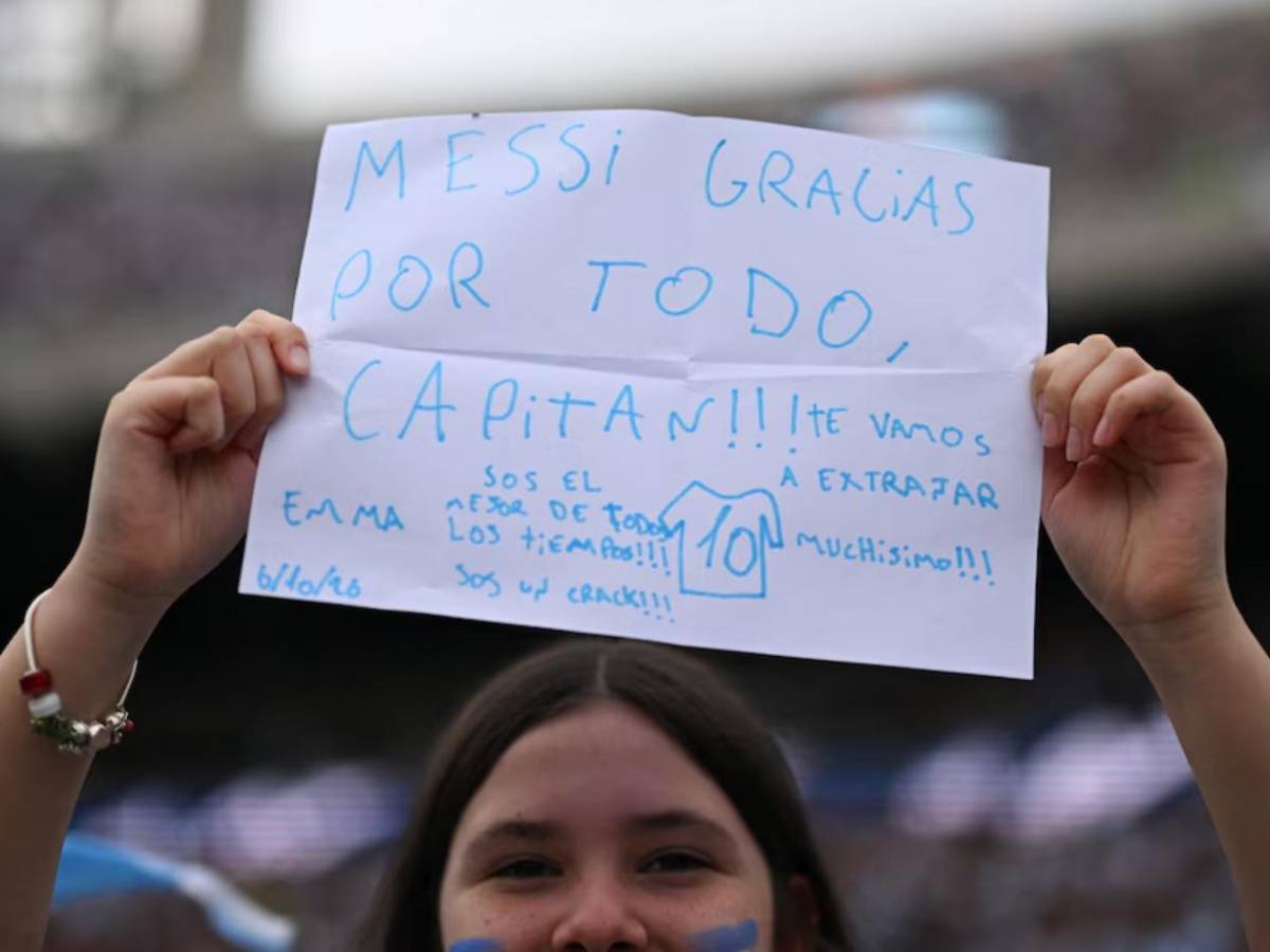 Messi rompió en llanto y Antonela presente: la despedida de Leo de Argentina