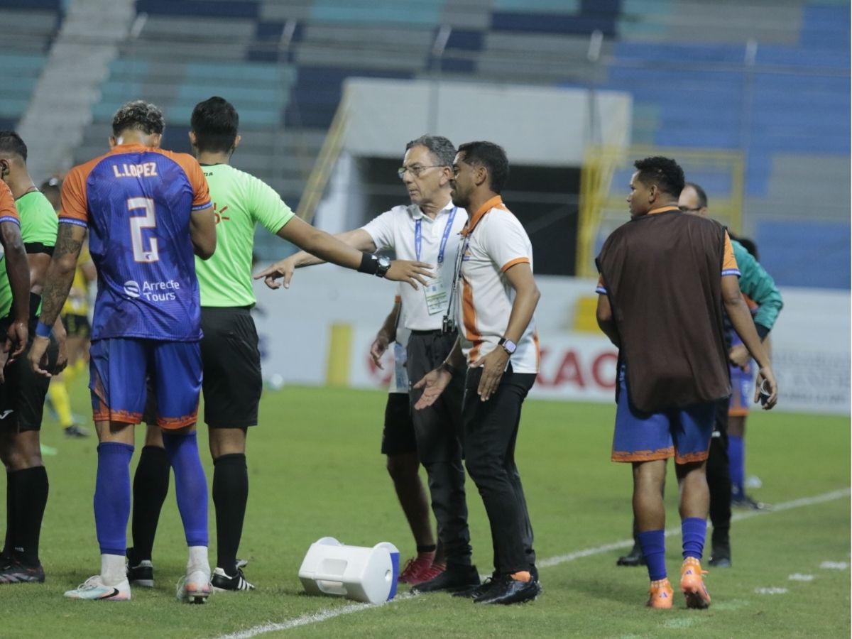 Lobos explota ante el arbitraje por brutal falta contra Marcos Morales frente a Real España: El fútbol exige justicia