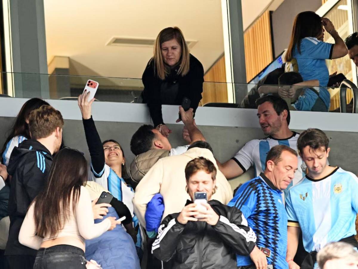 Messi rompió en llanto y Antonela presente: la despedida de Leo de Argentina