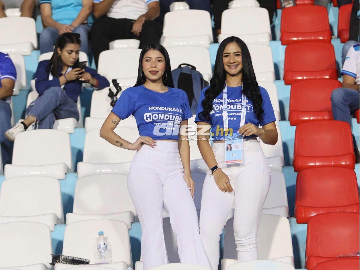 Ambientazo en el Nacional: Famosos, señor cautiva con curioso gorro y chicas enamoran en el Honduras-Jamaica