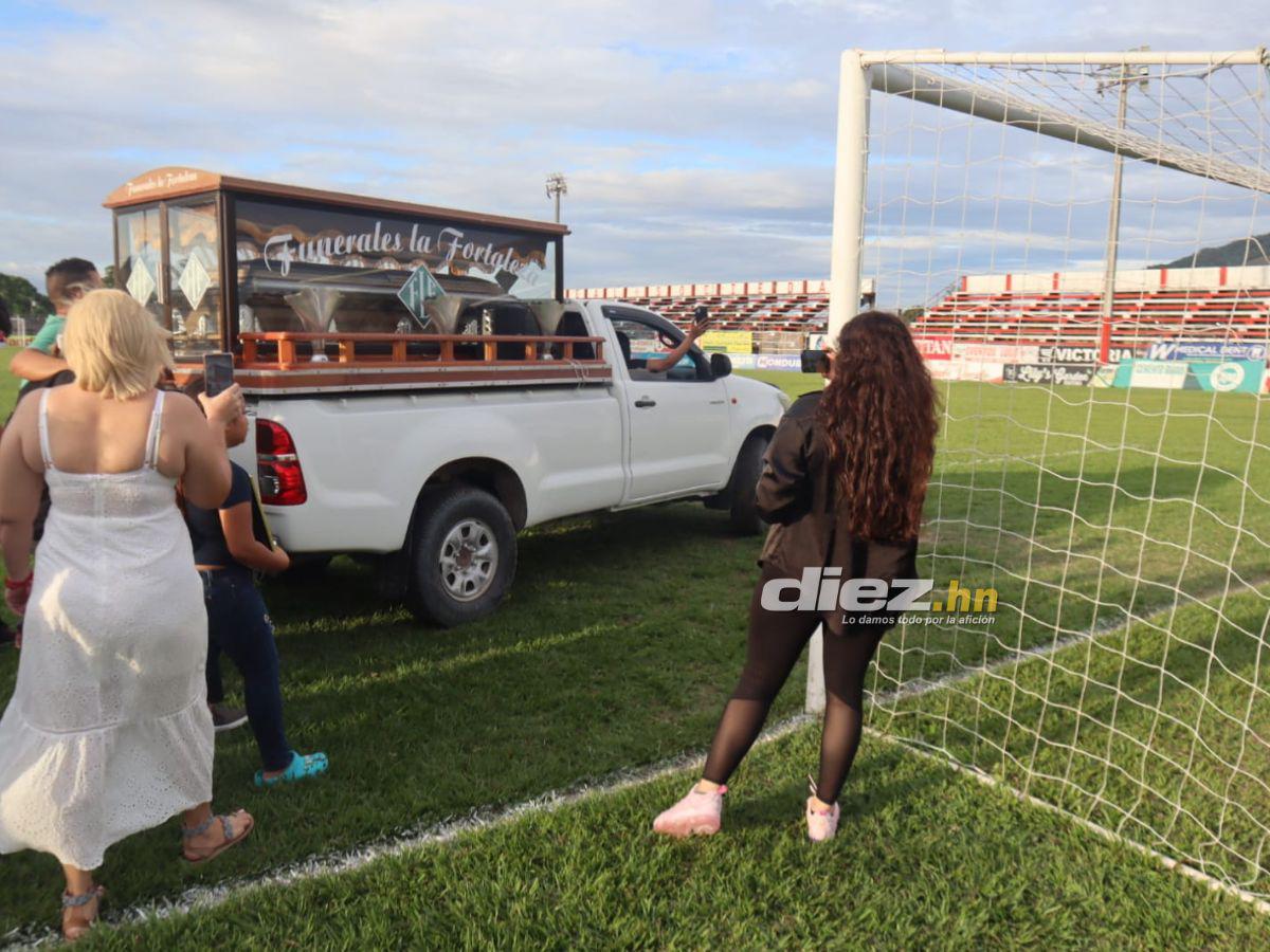 Llantos de “Rambo” de León con Ricardo Elencoff y hubo vuelta olímpica: el desgarrador adiós a Hermelindo Cantarero