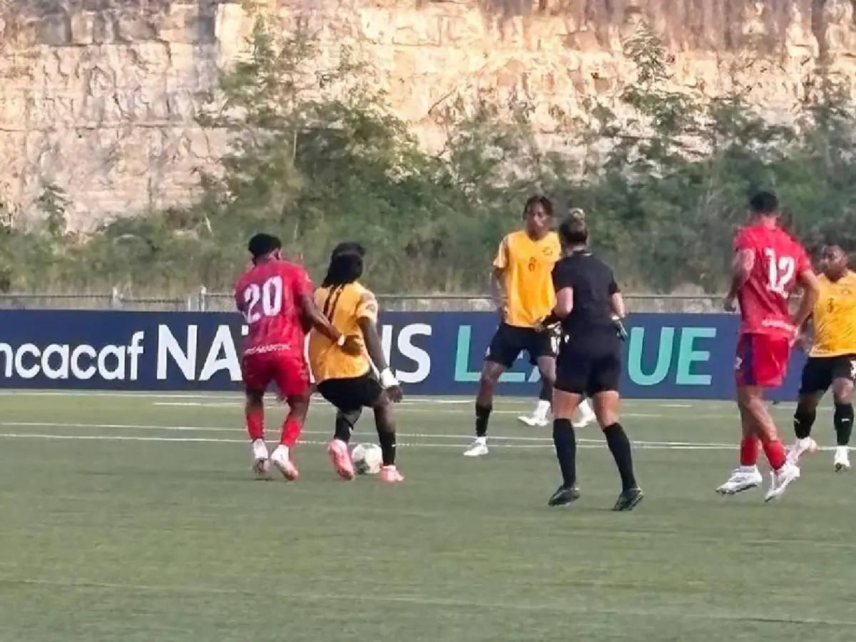 Concacaf: recibió una paliza 8-0 de la selección menos pensada y él marcó triplete