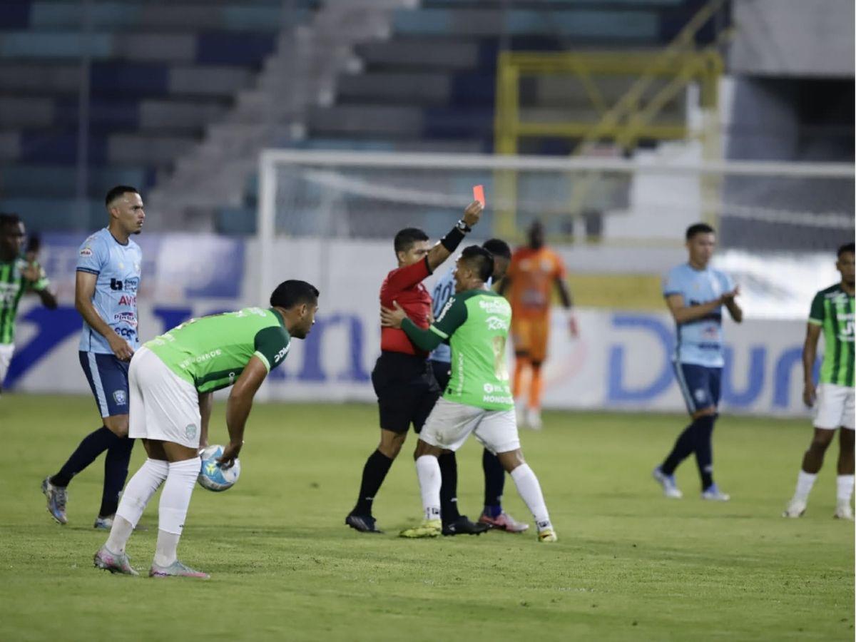 La polémica roja de Armando Castro al Marathón, llanto de futbolista, la mejor atajada del Clausura y tristeza en Marathón