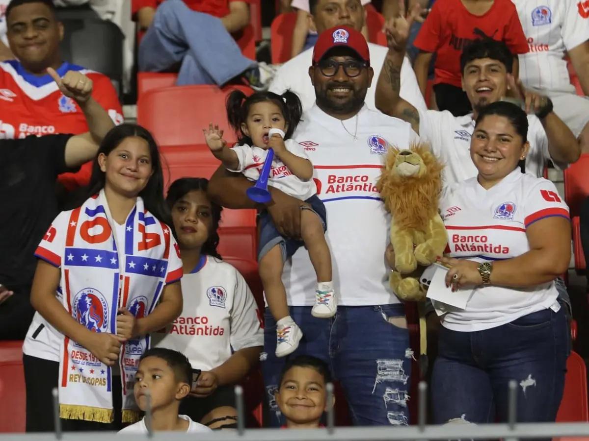 Motivo del enojo de Campos, infiltrado y Laura Meza ¿Con camisa de Olimpia?