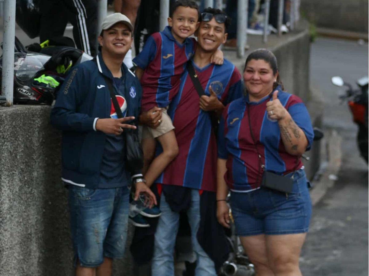 Marea Azul en el Nacional, infiltrados de Costa Rica, preciosa del Motagua captada y enmascarado sorprende