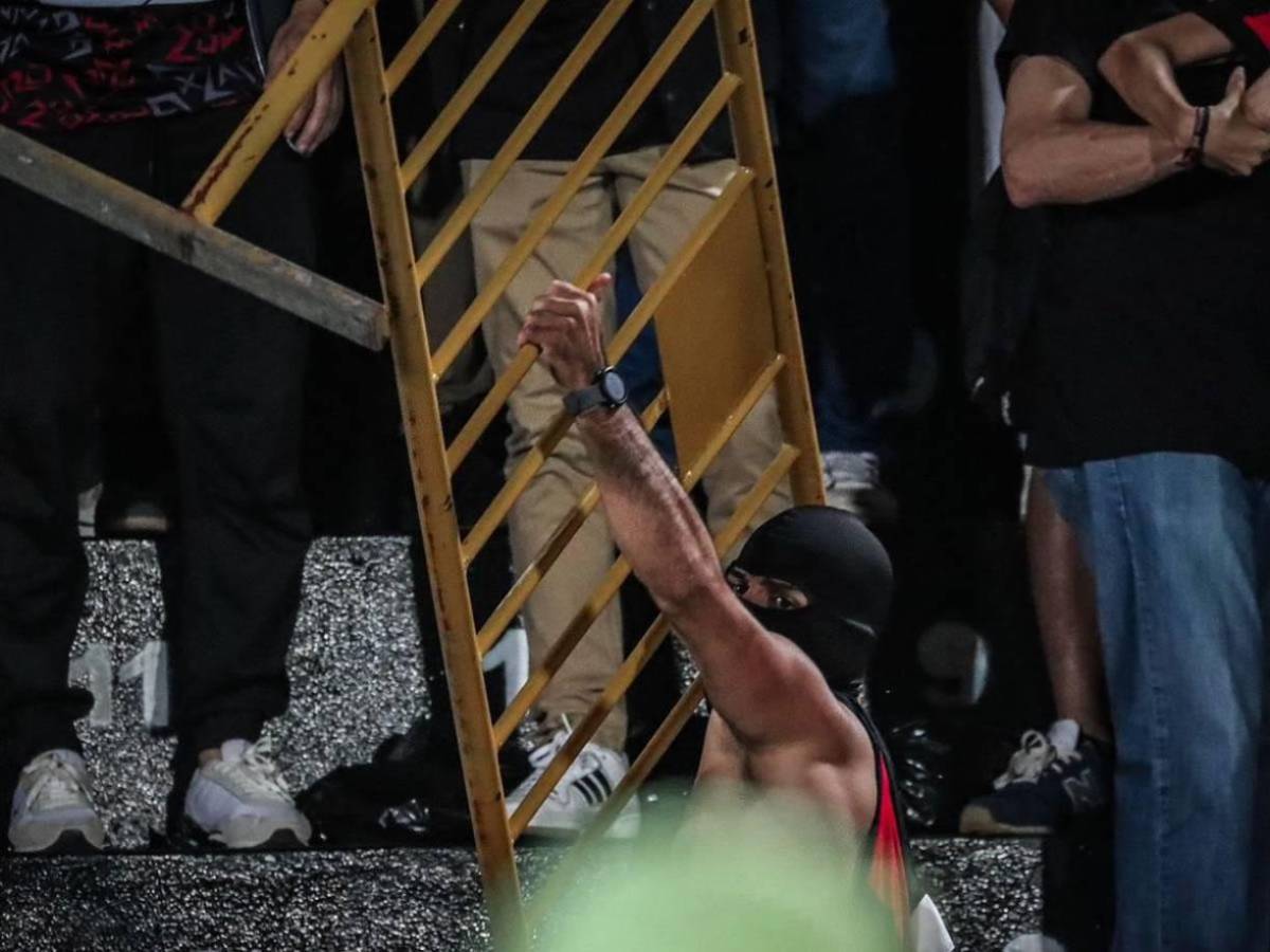 Batalla campal en Costa Rica: Así fue el zafarrancho entre Alajuelense-Herediano en la gran final, ¡golpes y sangre!