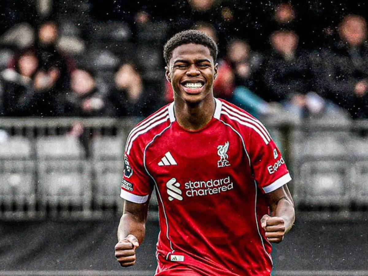 ¿Quién es la desconocida novia de Keyrol Figueroa, el hondureño que estuvo convocado por el primer equipo del Liverpool?