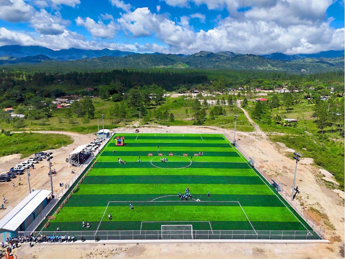 ¡Para 32 mil habitantes! Condepor da el visto bueno para inaugurar moderna cancha en Dulce Nombre de Culmí, Olancho