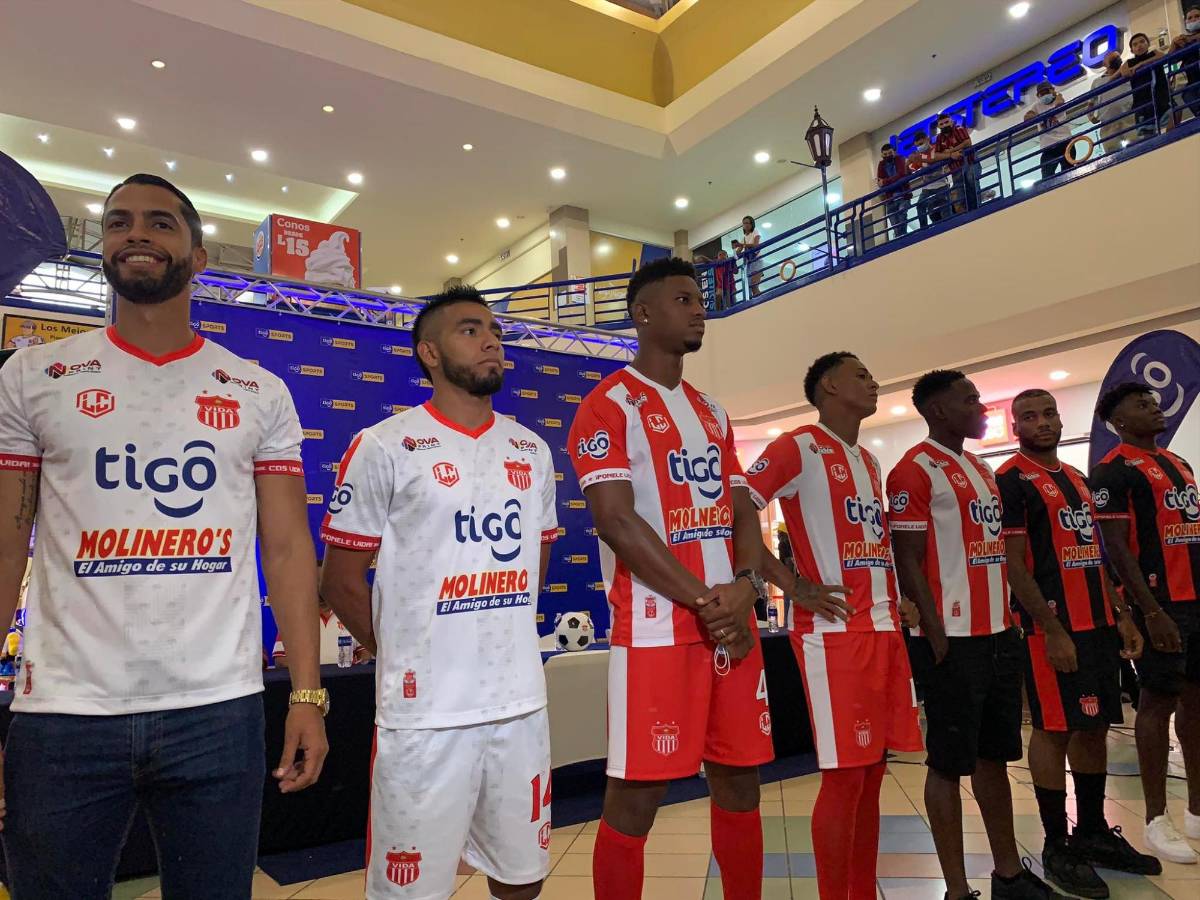 Premios, novedades, y bellas modelos en la presentación del nuevo uniforme del Vida en La Ceiba