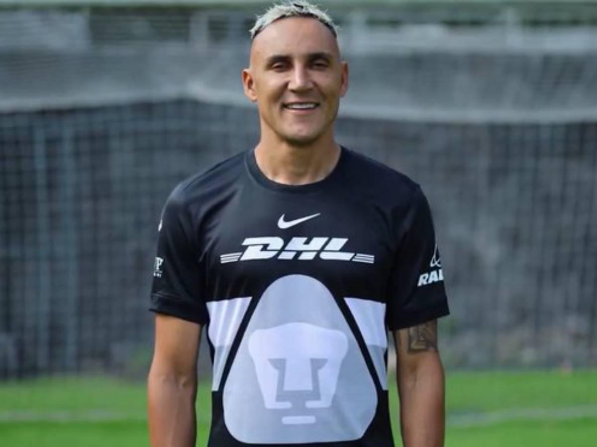Keylor Navas se gana a la afición de Pumas en su presentación: esto dijo de los errores de Parra y, ¿cuándo debutará en Liga MX?