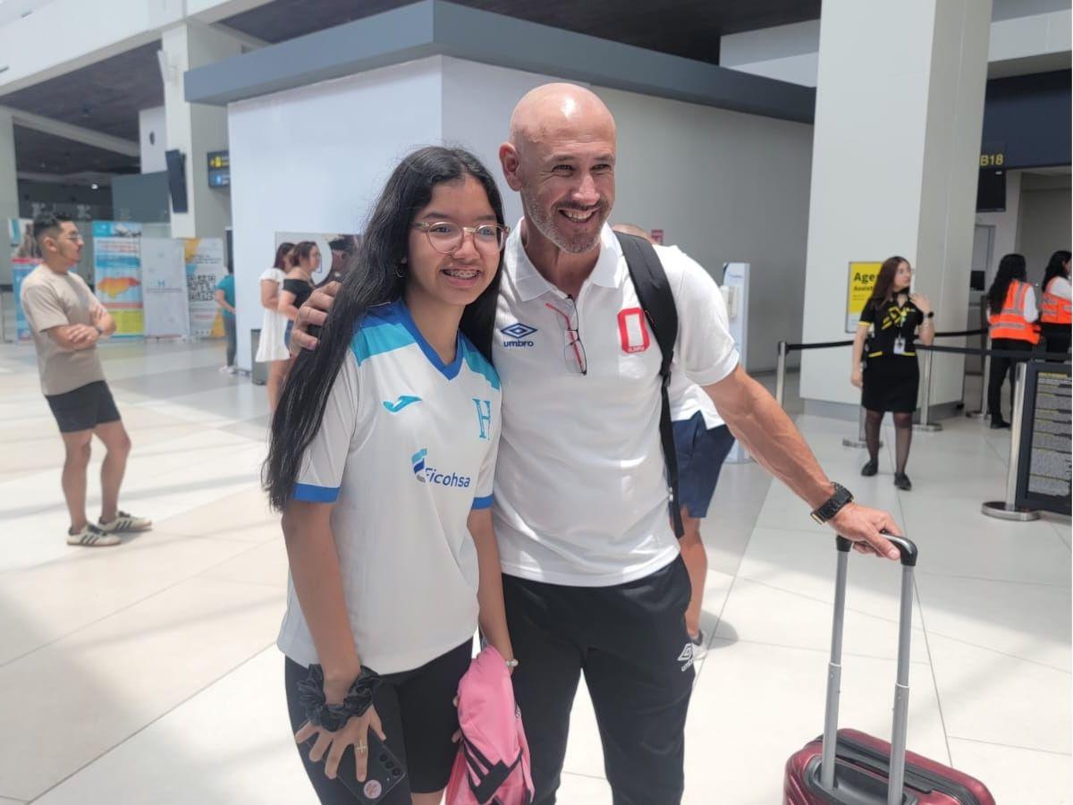 Amistoso Olimpia-Real España: jugadores del león causan furor y La Máquina viajó relax a Estados Unidos