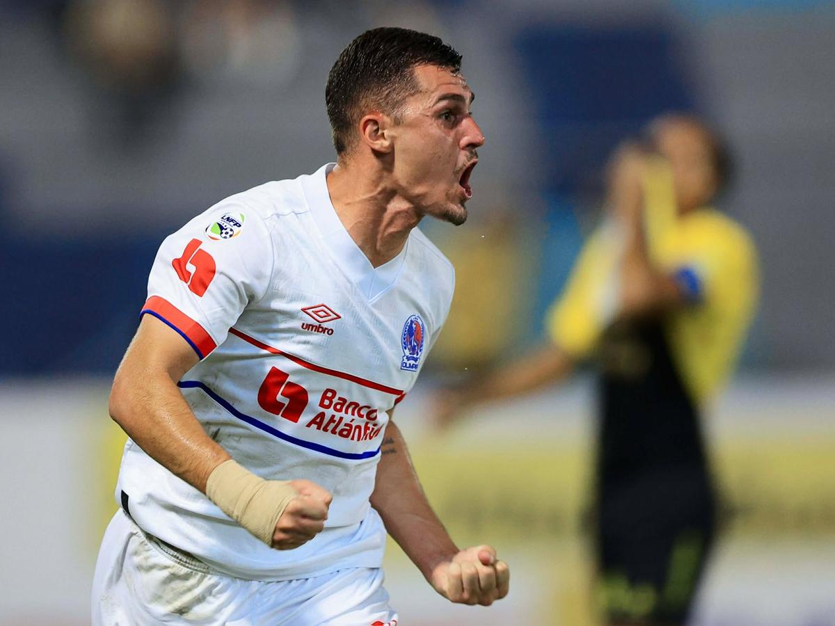 Facundo Queiroz abrió el marcador en el estadio Morazán.