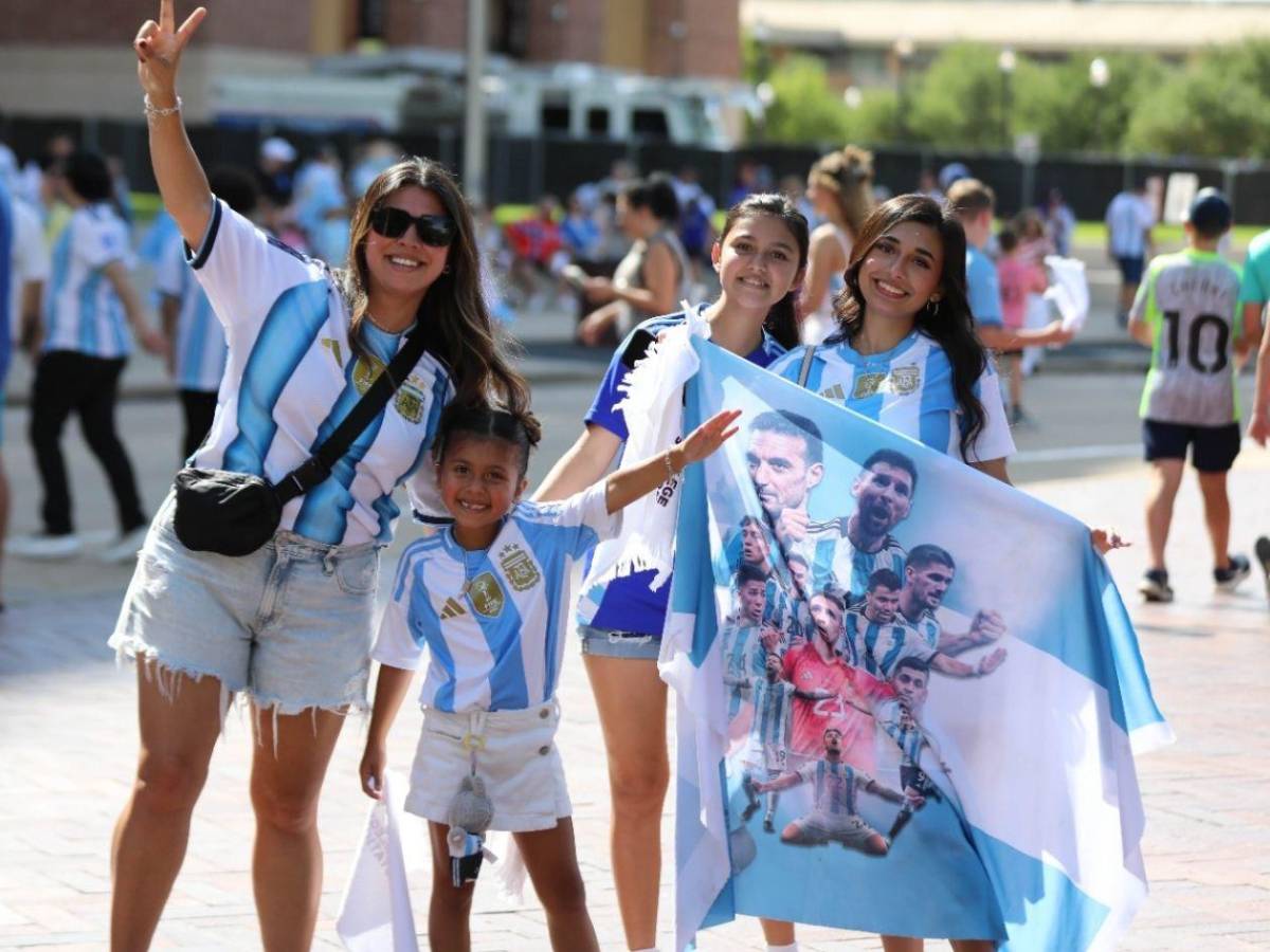 ¿Quién era la hondureña de jean azul? Argentinas y catrachas roban miradas