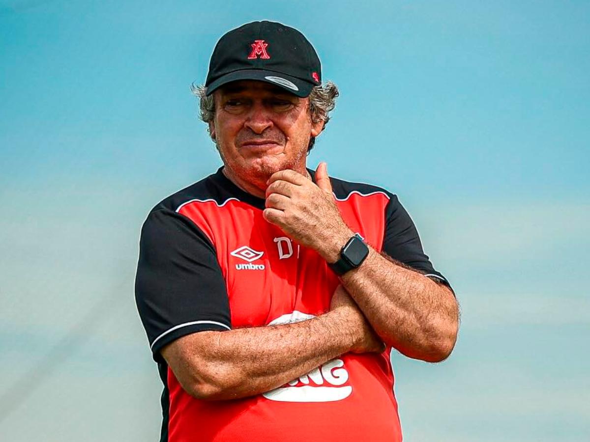 Alajuelense la pasa mal en Costa Rica y confirman el futuro de Óscar 'Machillo' Ramírez: Nuestro técnico se llama...