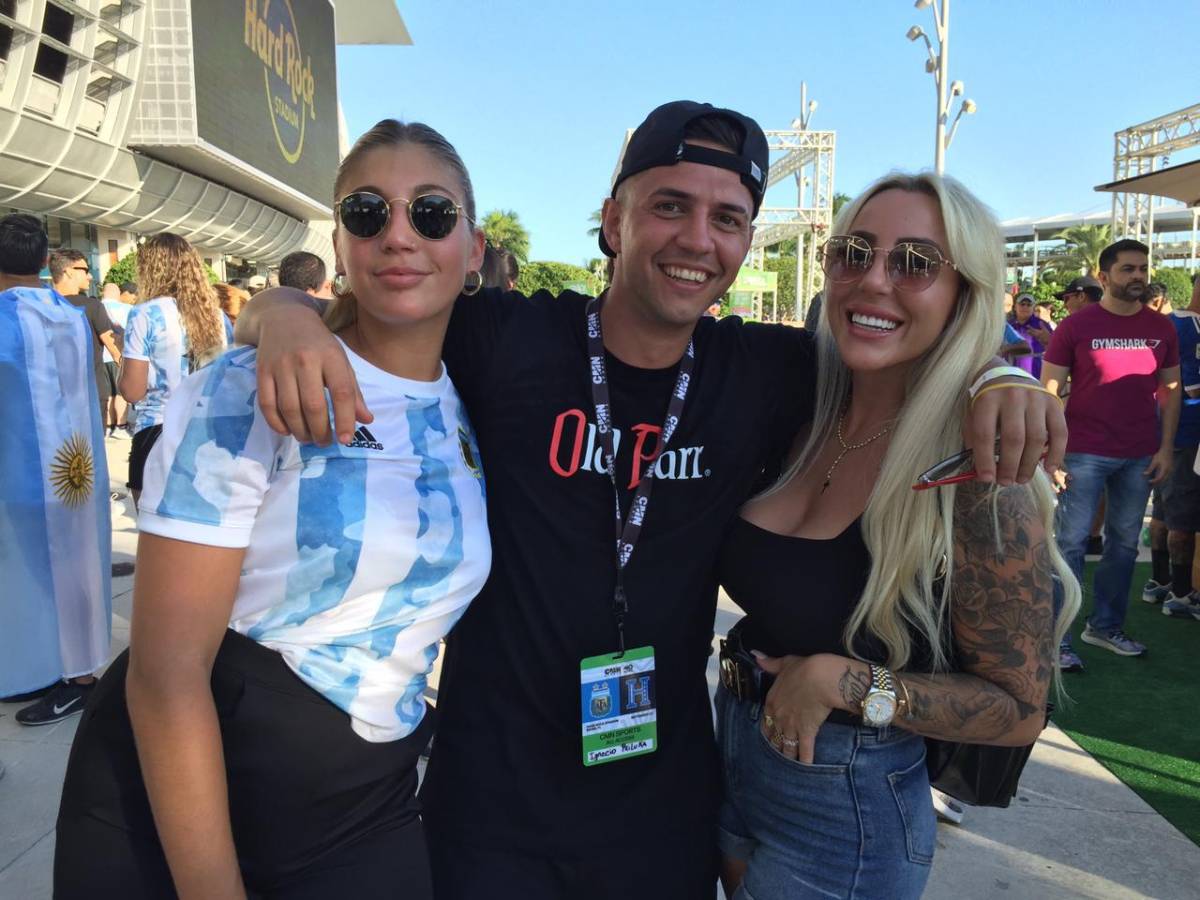 ¡Un espectáculo! La deslumbrante pasarela en el Argentina-Honduras: derroche de belleza en el Hard Rock de Miami