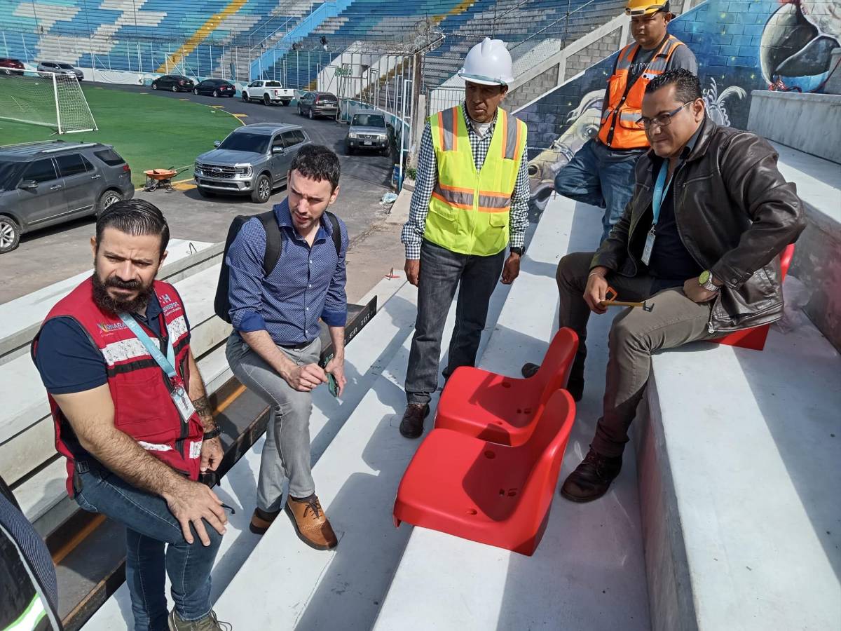 Especialista europeo realizó supervisión para la instalación de butacas en el estadio Nacional Chelato Uclés