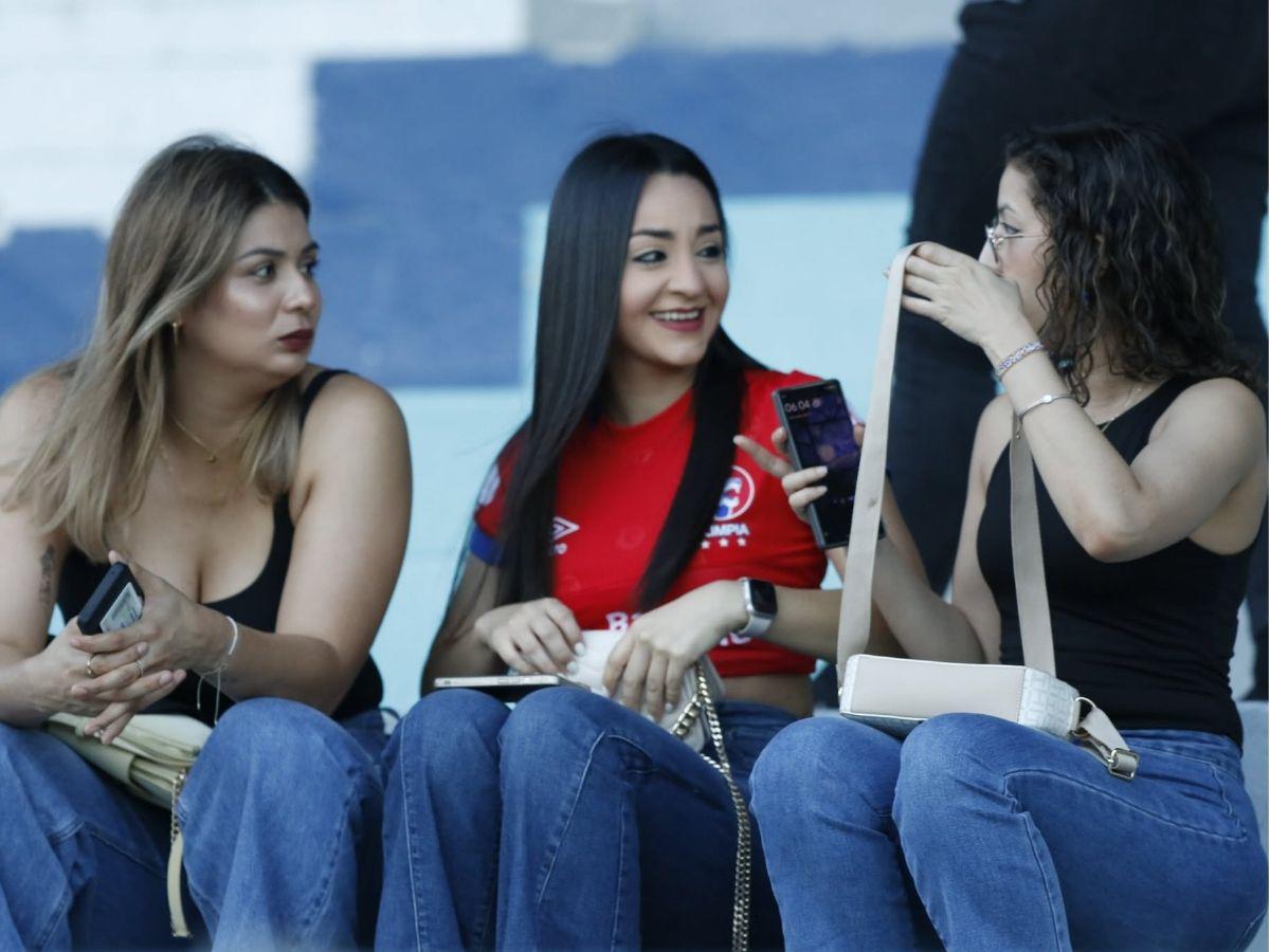 Derroche de bellezas de Olimpia y Real España y jeque causó furor previo al clásico moderno en el Estadio Morazán