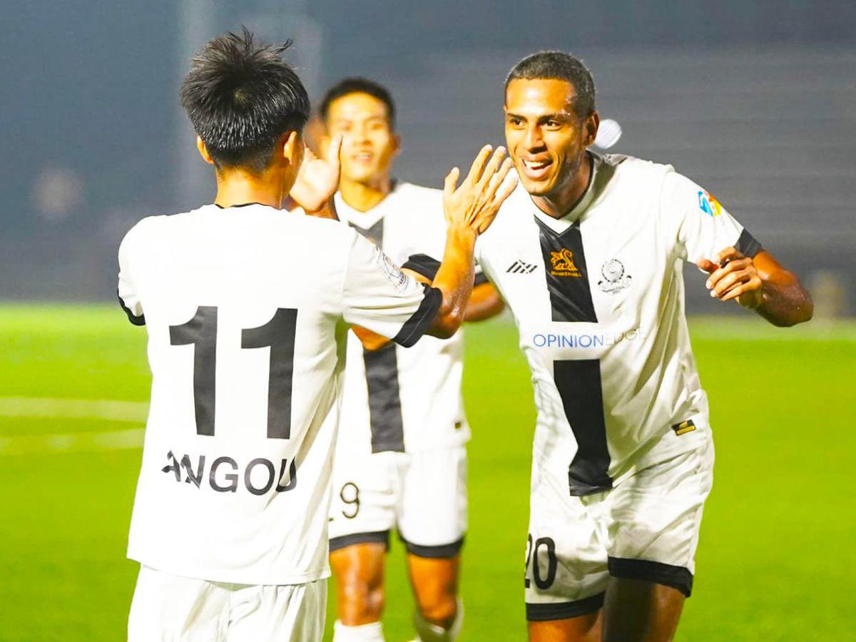 Hondureño Eddie Hernández se estrena como goleador en la exótica Liga India y su club escala al primer lugar