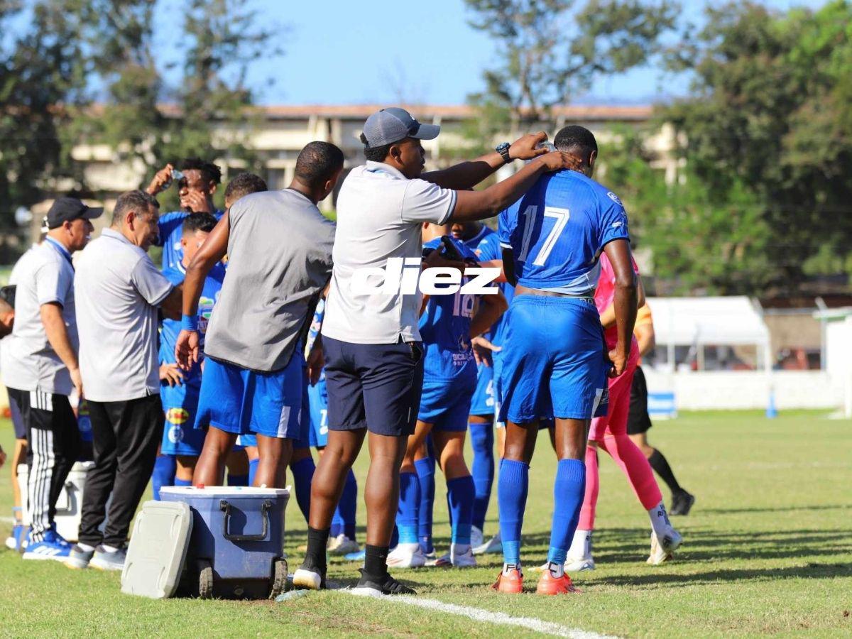 ¡Con fuegos artificiales! Victoria y Olancho abrieron el telón del Clausura 2025 y dos chicas bellas cautivaron en Olanchito