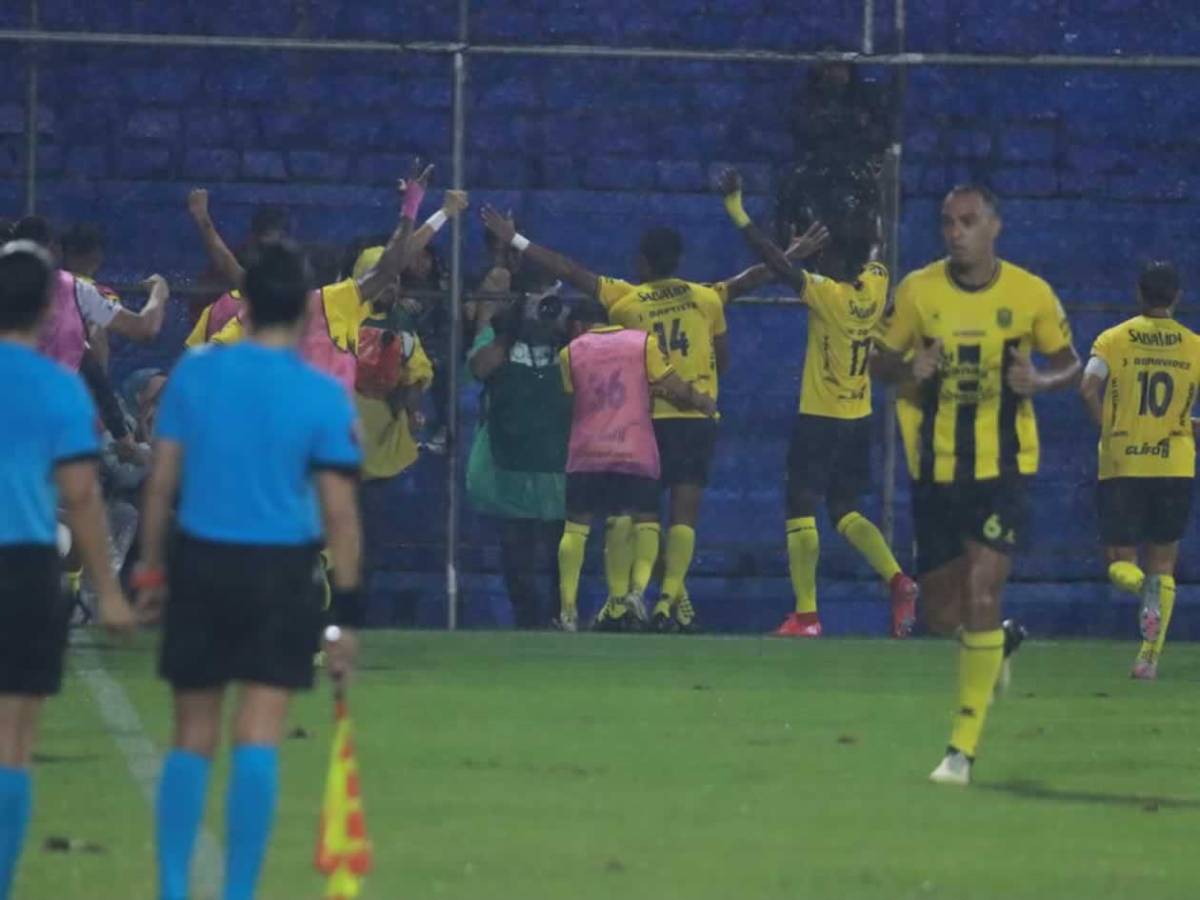 El polémico gesto por el que piden castigo a Jeaustin Campos, bronca de Real España en Guatemala y la decepción