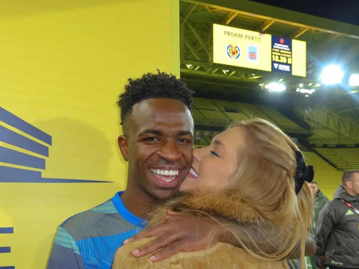 Novia de Vinicius hace estallar a Real Madrid con sus picantes fotos y la prenda con el nombre del brasileño