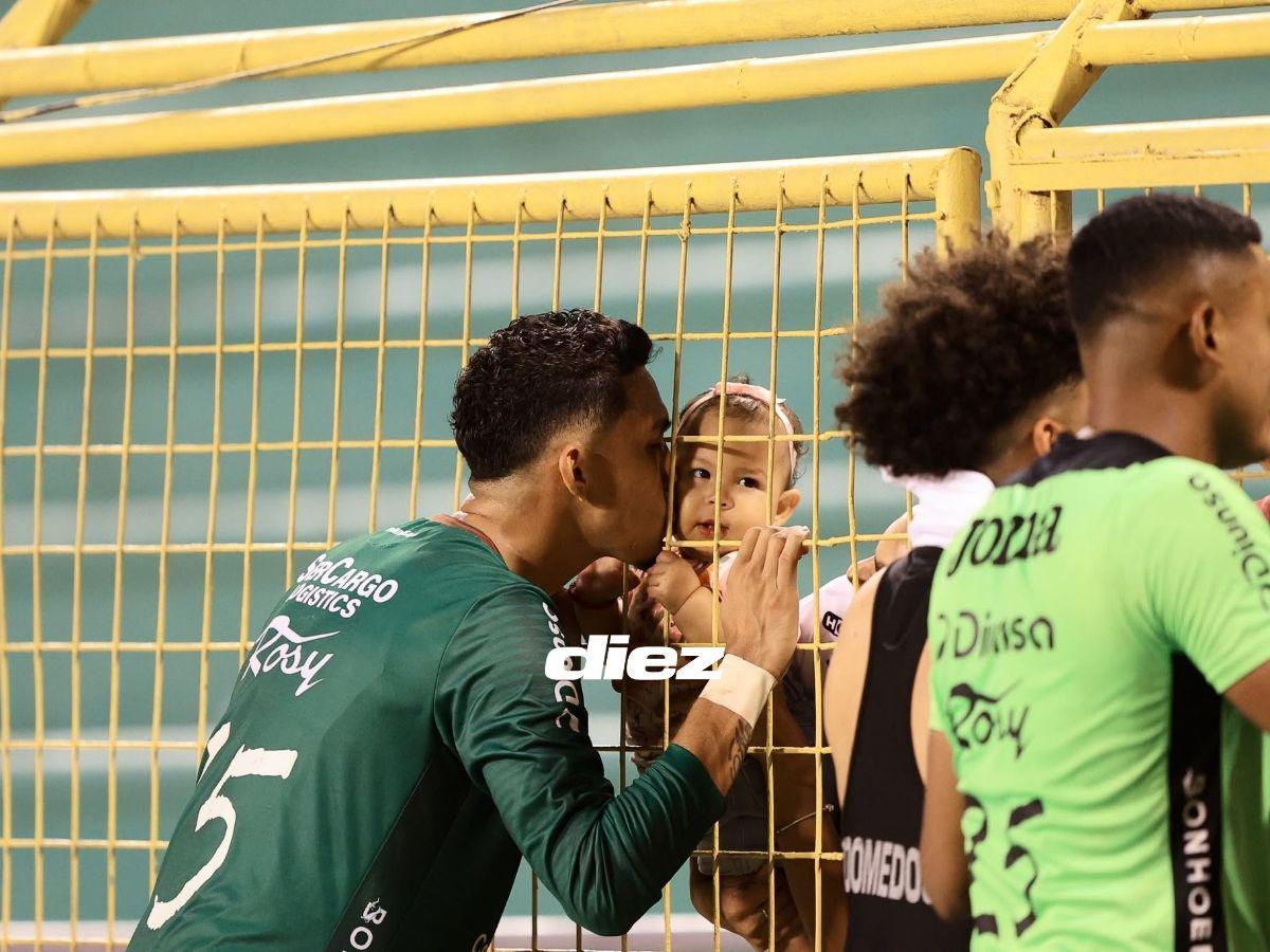 Rabia en Real España, insólita pancarta, derroche de bellezas y desenfreno en Marathón tras barrer a La Máquina en el clásico