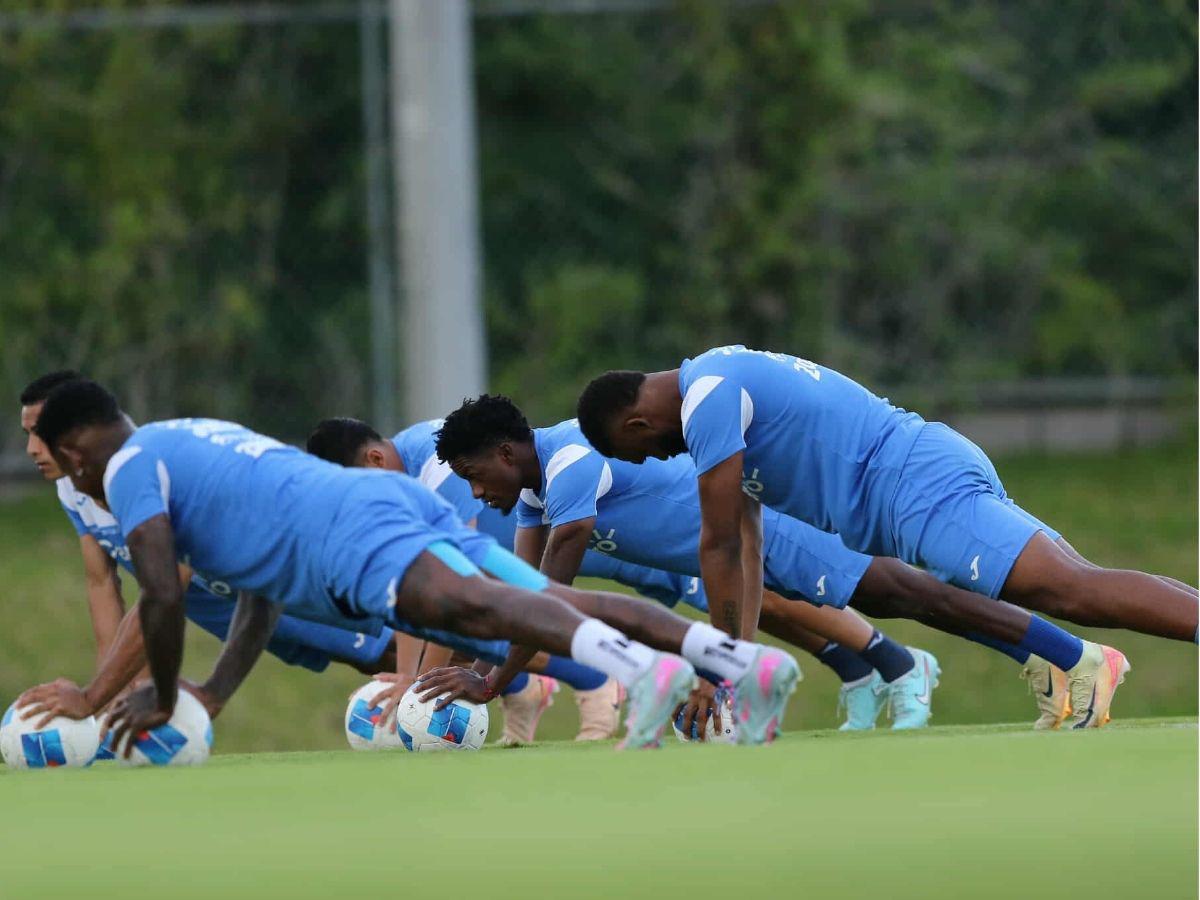 Hermosa bebé le robó el corazón a Alexy Vega y ambientazo en el CAR: Así fue el último entreno de la Selección de Honduras