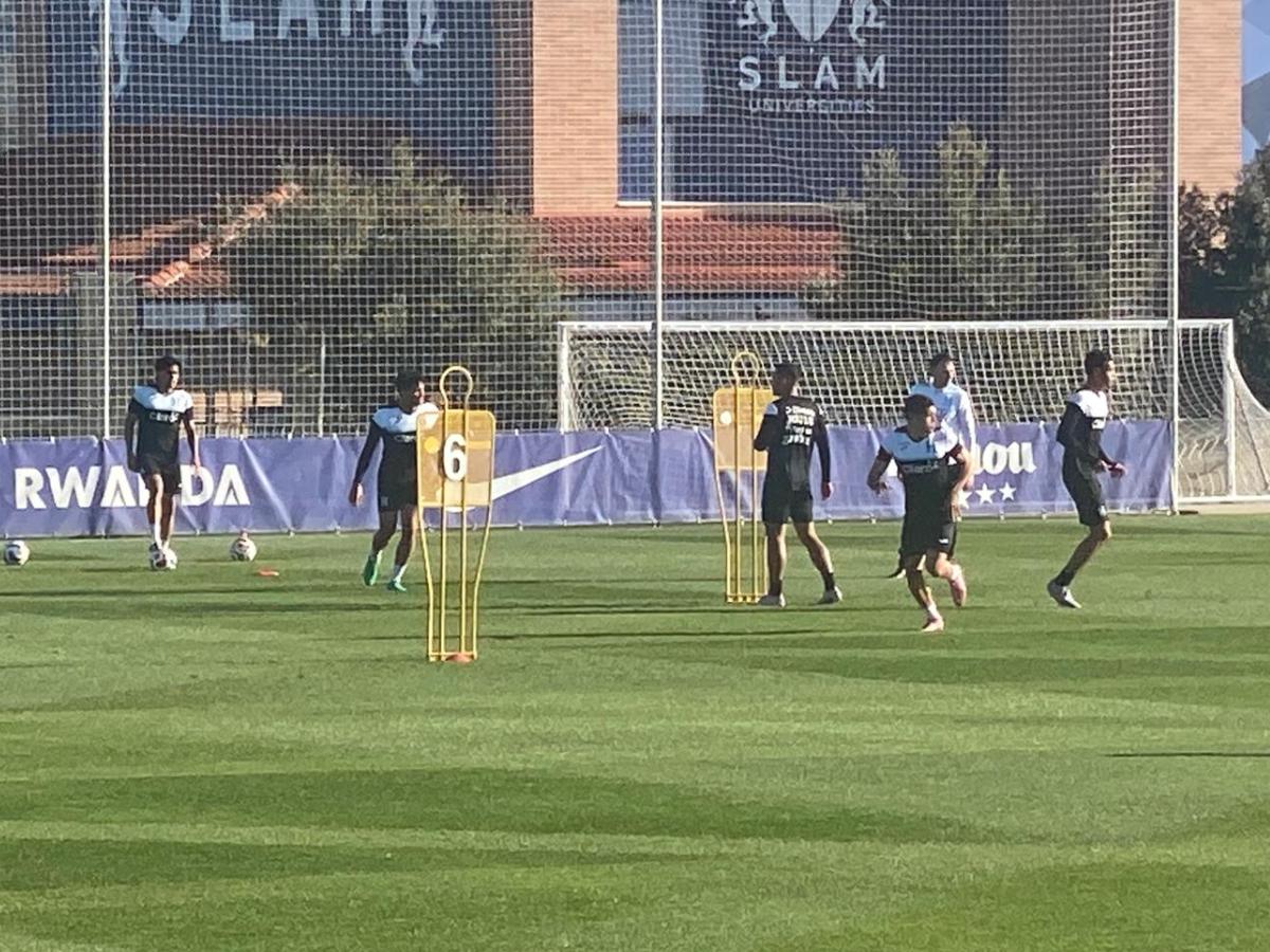 José Molina puso a sudar a los convocados y tres nuevos 'fichajes'; así fue el primer entreno de Honduras en España