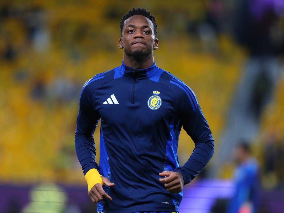 Jhon Durán llegó en enero a Al Nassr y ahora pide salir del club por problemas personales, según informan.