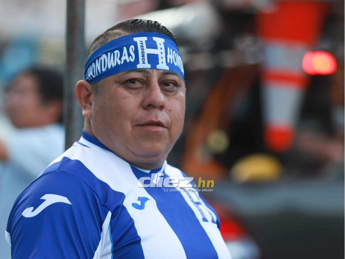 Ambientazo en el Nacional: Famosos, señor cautiva con curioso gorro y chicas enamoran en el Honduras-Jamaica