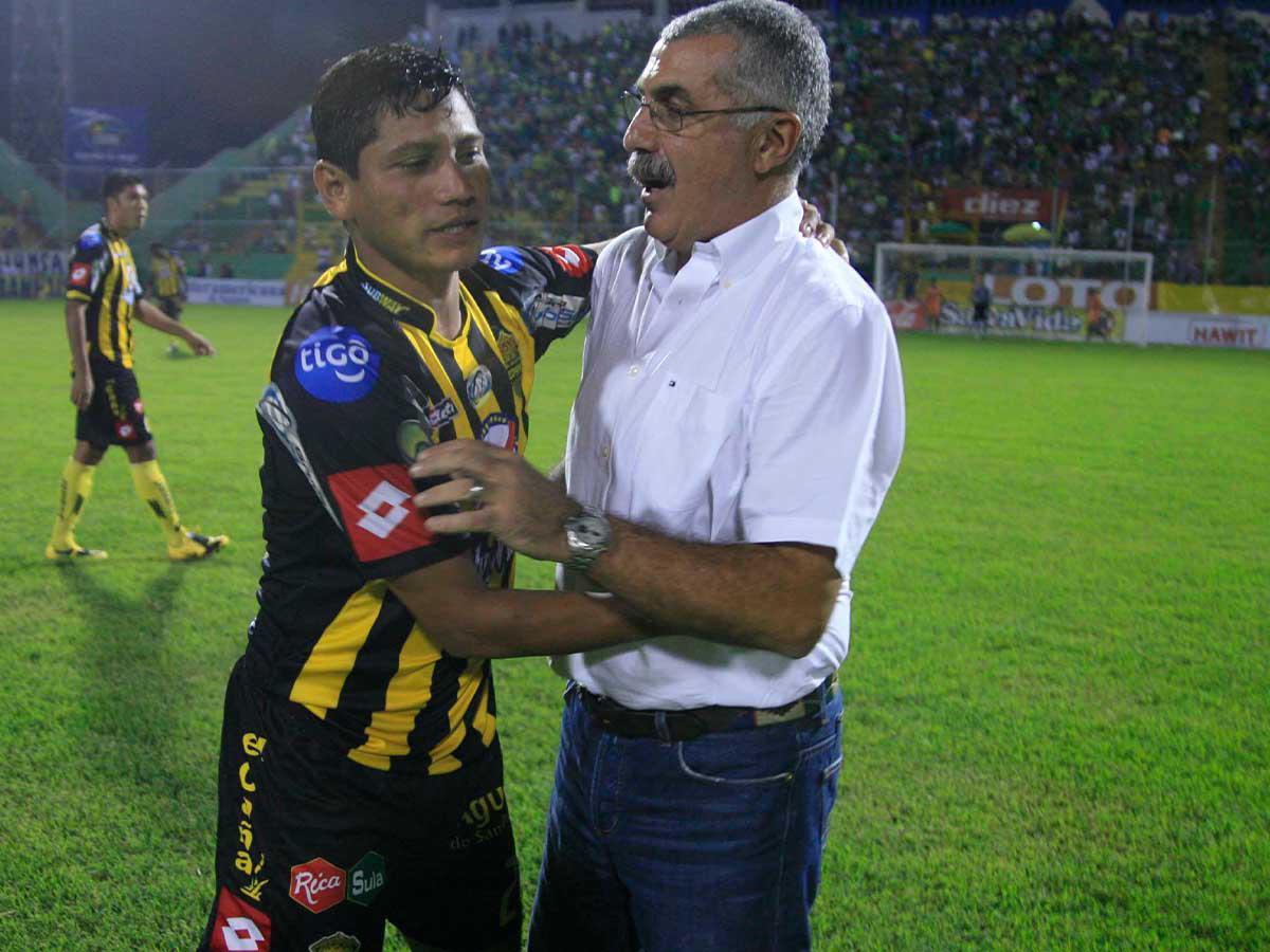 Maylor Núñez, Ever Alvarado Patón Mejía y otros futbolistas que vistieron la camisa de Olimpia y Real España