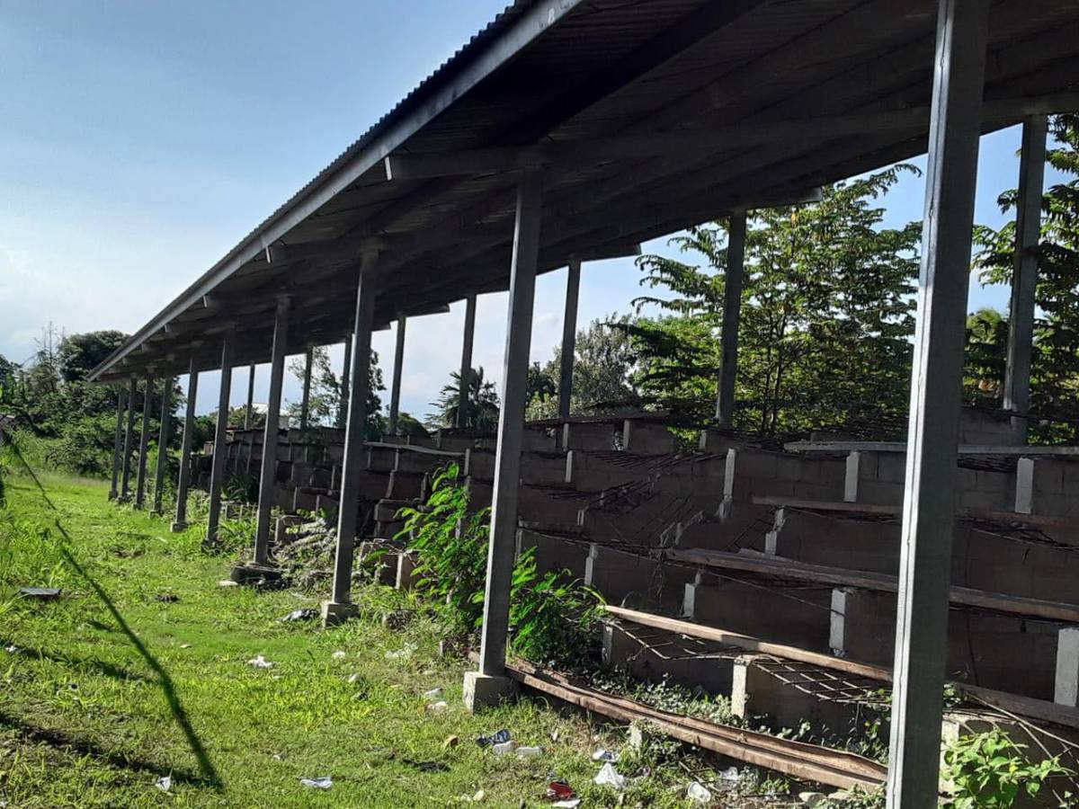 El estadio Milton Flores de La Lima en completo abandono: La detestable forma en cómo entrenan las Ligas Menores