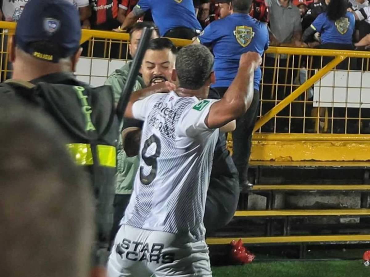 Batalla campal en Costa Rica: Así fue el zafarrancho entre Alajuelense-Herediano en la gran final, ¡golpes y sangre!