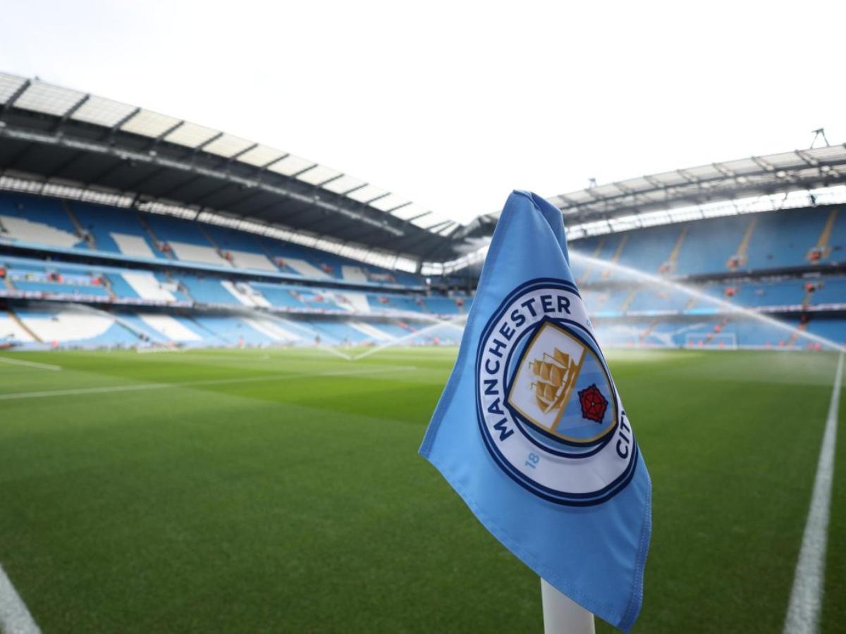 El paramédico que robó durante años en el Manchester City y vendió las botas de ‘Kun’ Agüero por internet