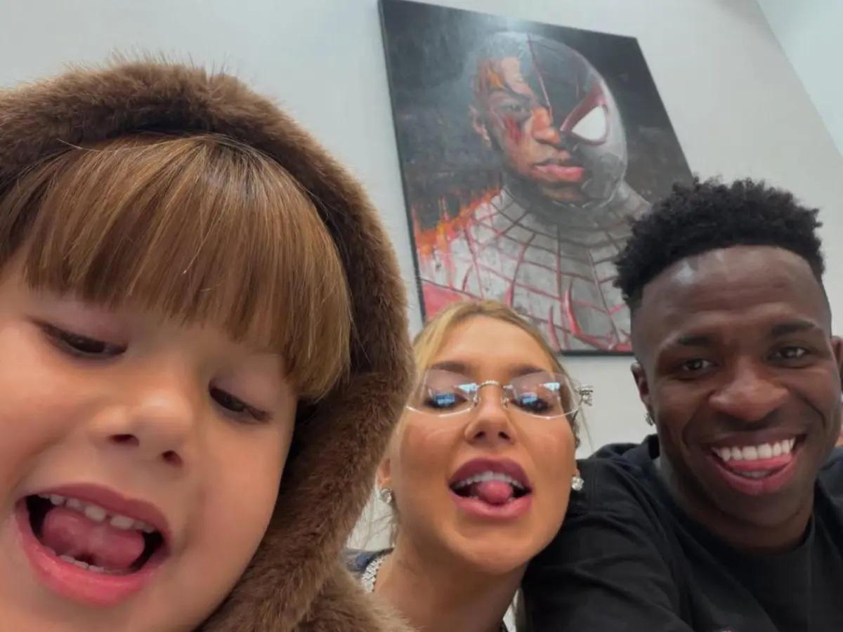 Novia de Vinicius hace estallar a Real Madrid con sus picantes fotos y la prenda con el nombre del brasileño